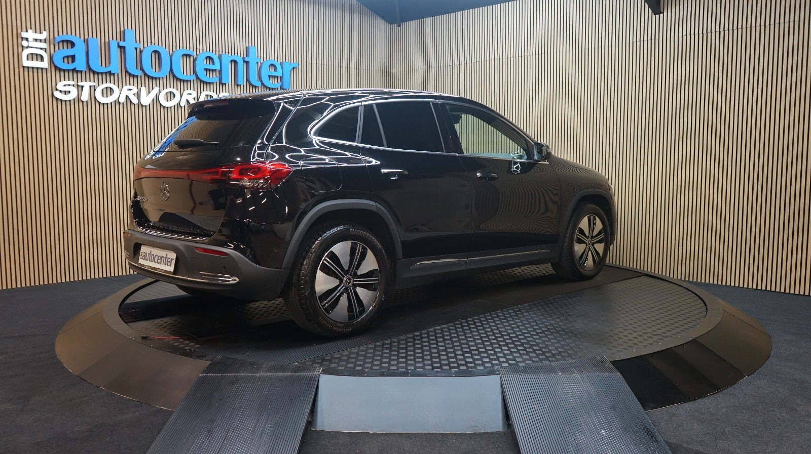 Sort Mercedes EQA250+ fra 2023
