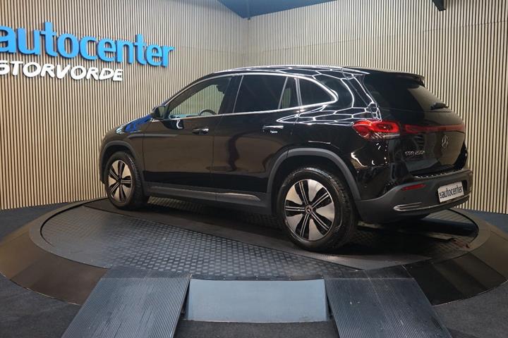 Sort Mercedes EQA250+ fra 2023