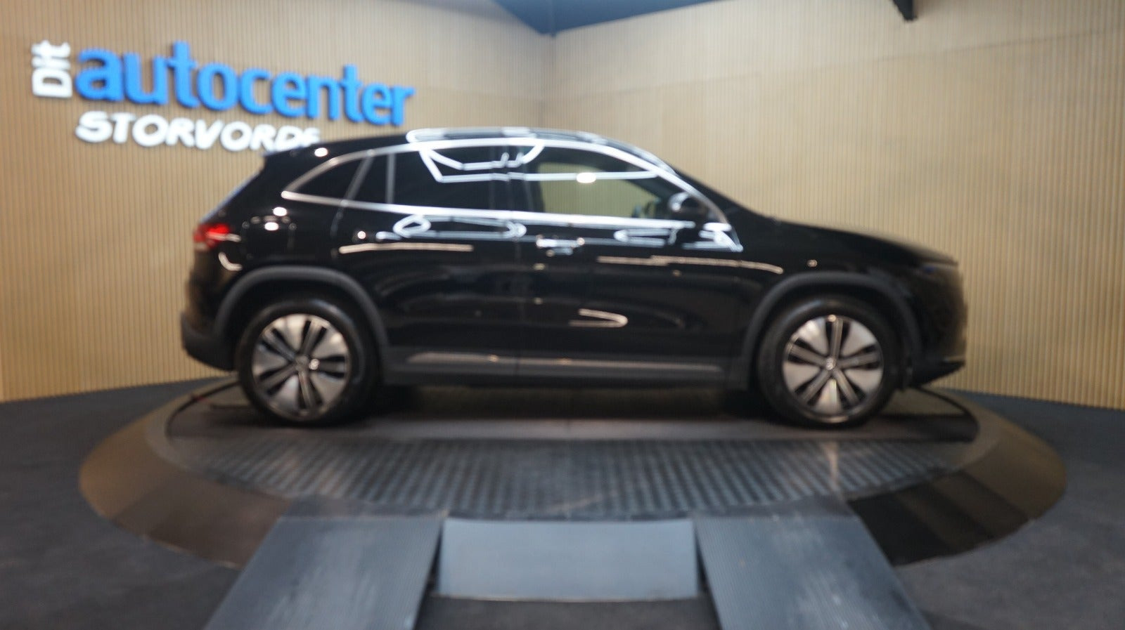 Sort Mercedes EQA250+ fra 2023