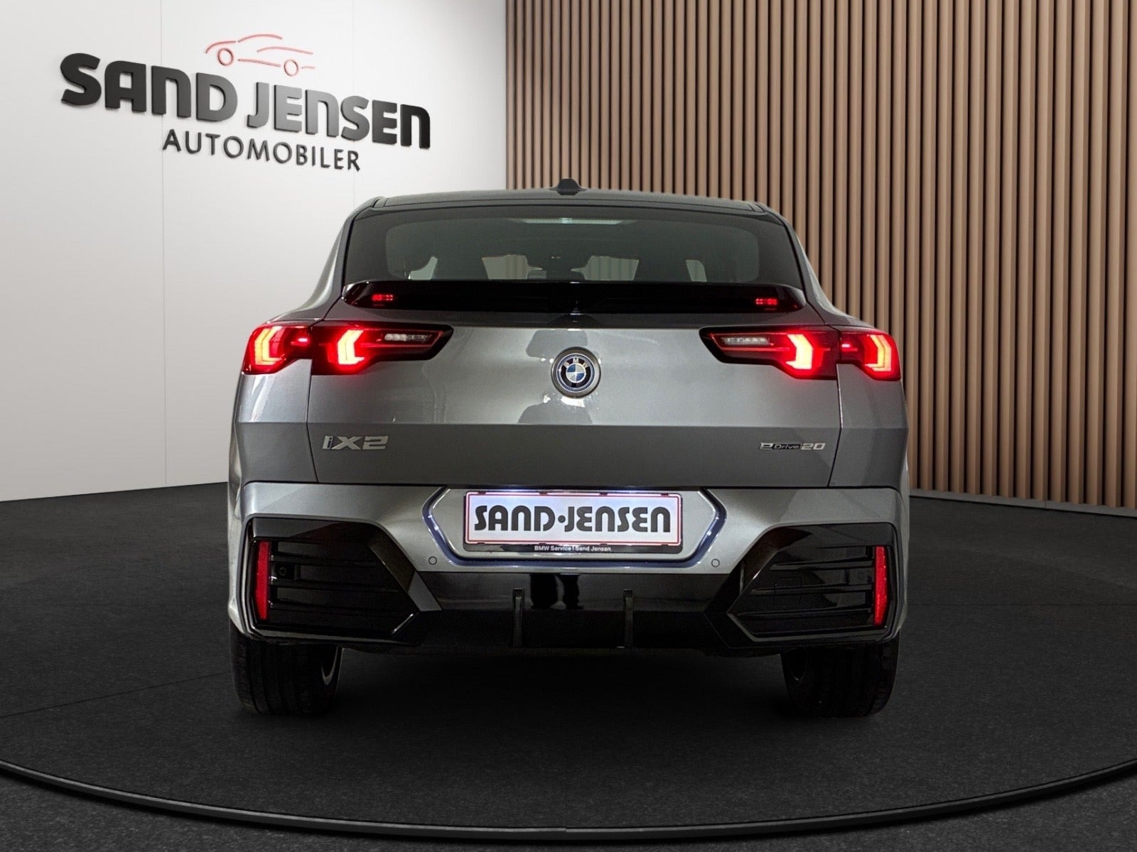 Grå BMW iX2 fra 2025