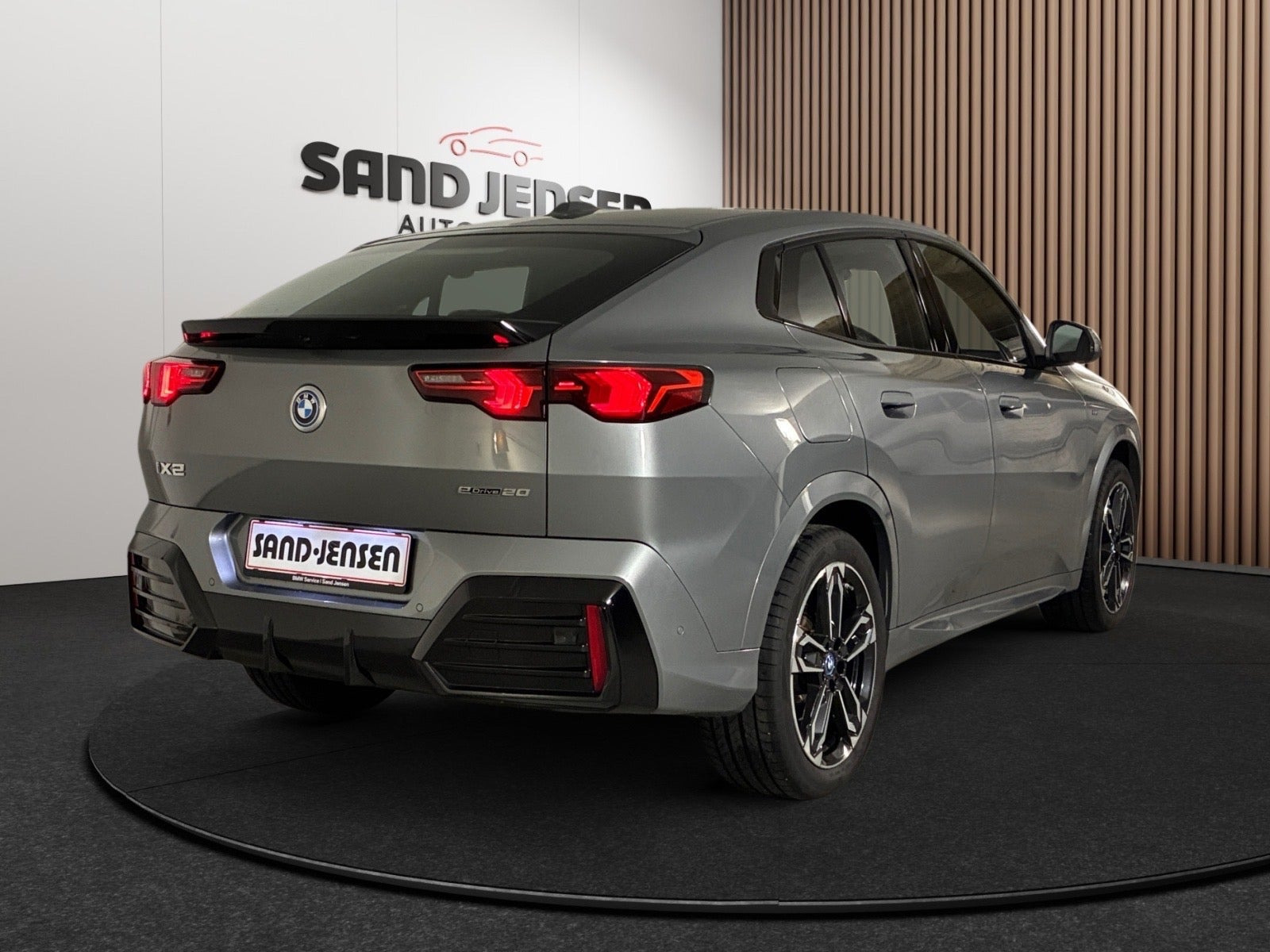 Grå BMW iX2 fra 2025