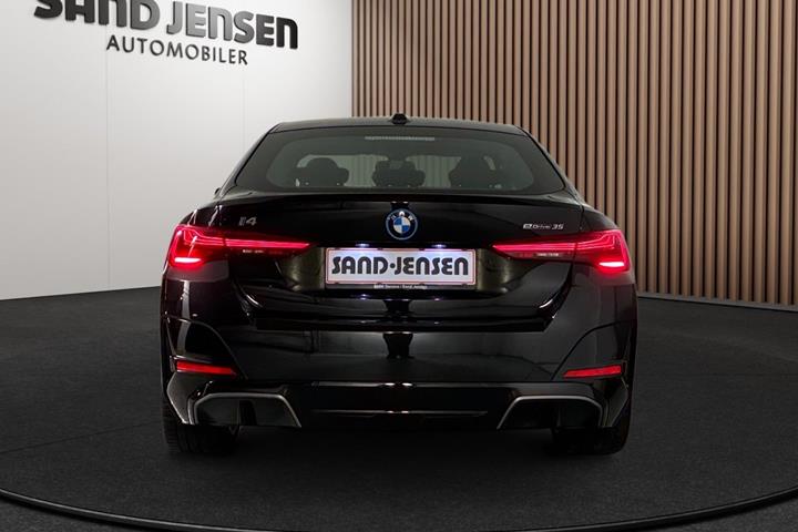 Sort BMW i4 fra 2025