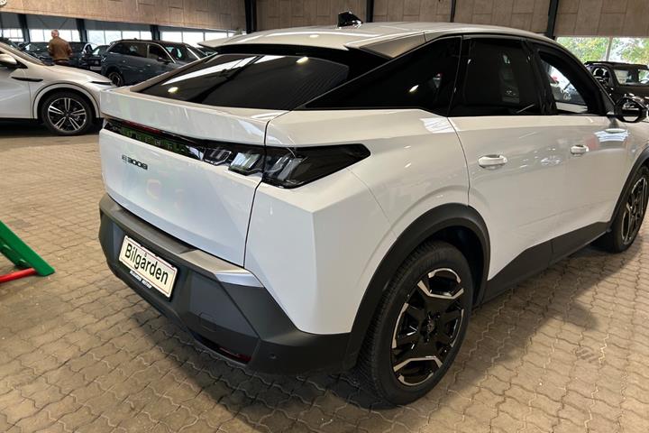 Hvid Peugeot e-3008 fra 2025
