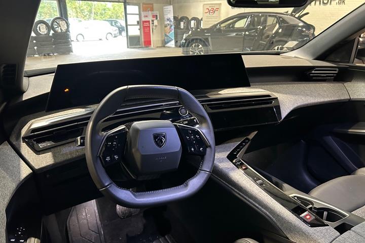Hvid Peugeot e-3008 fra 2025