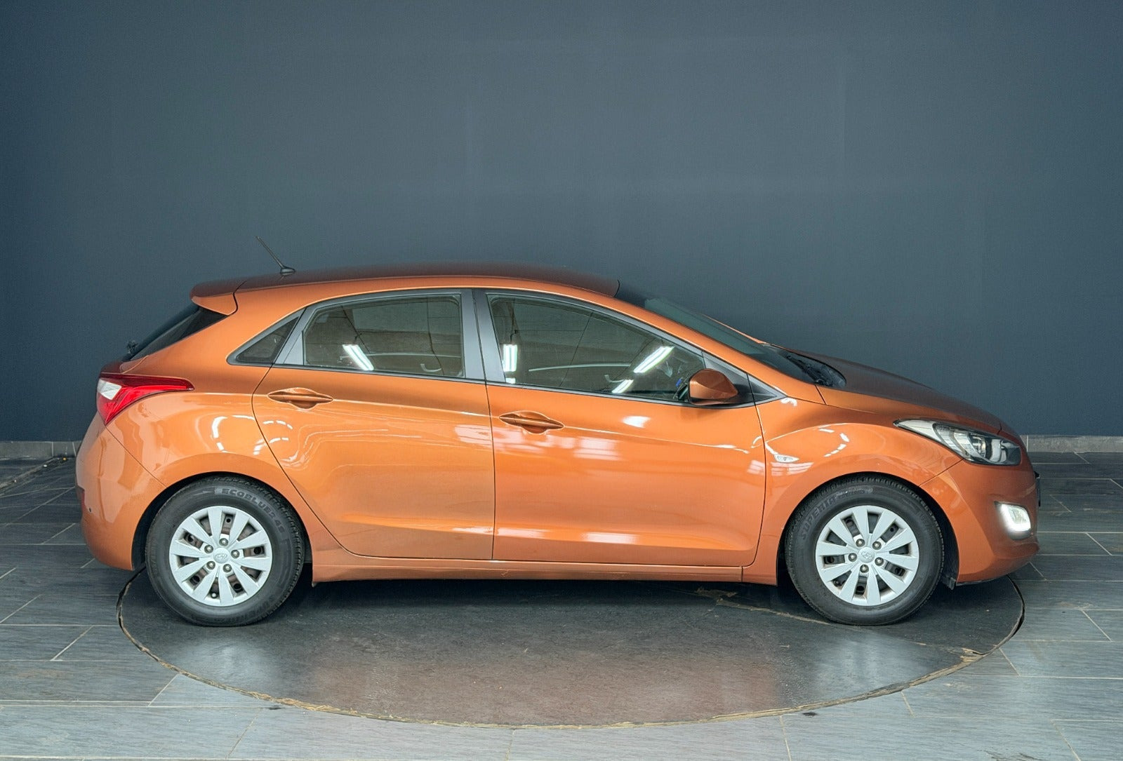 Orange Hyundai i30 fra 2015