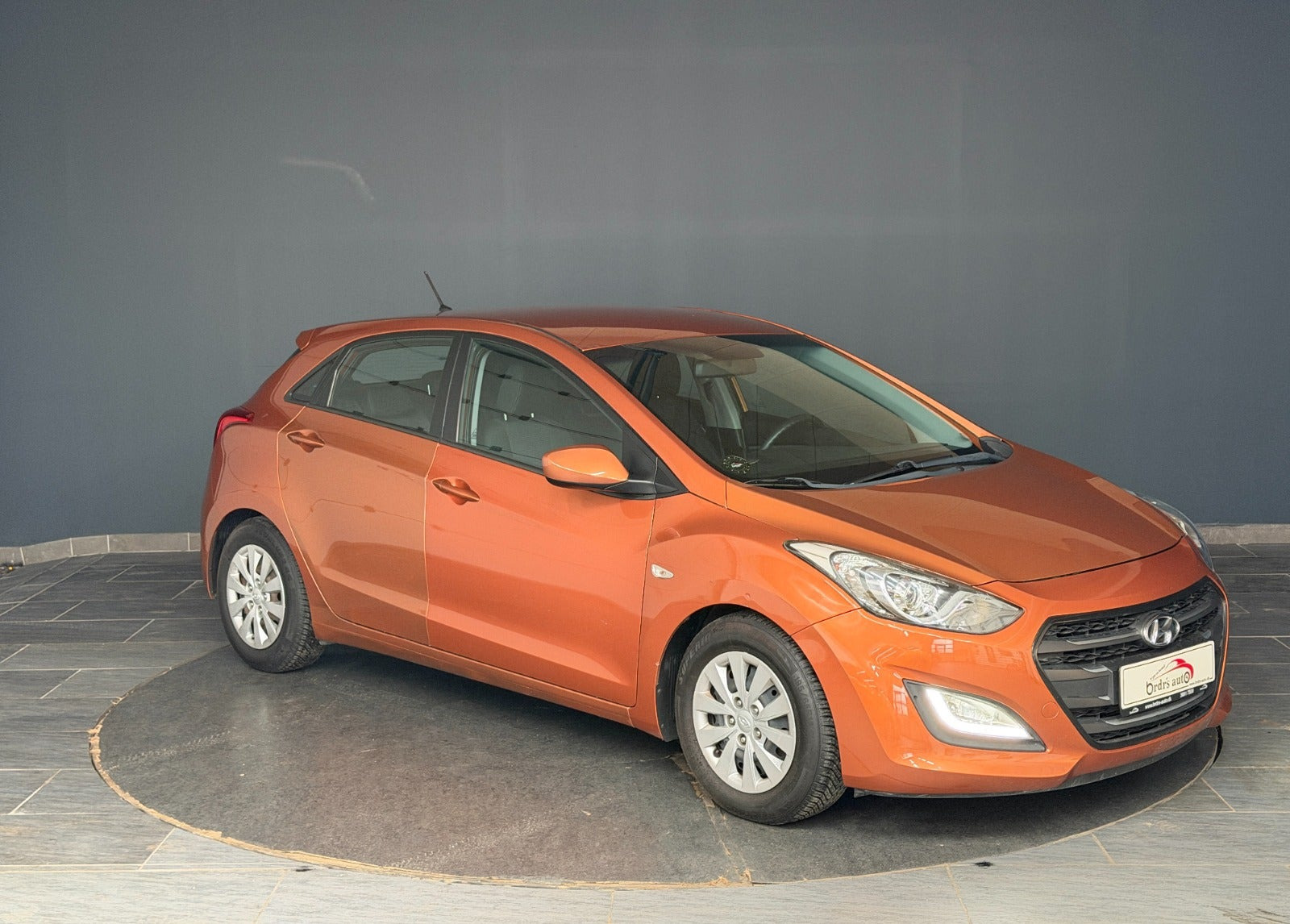 Orange Hyundai i30 fra 2015
