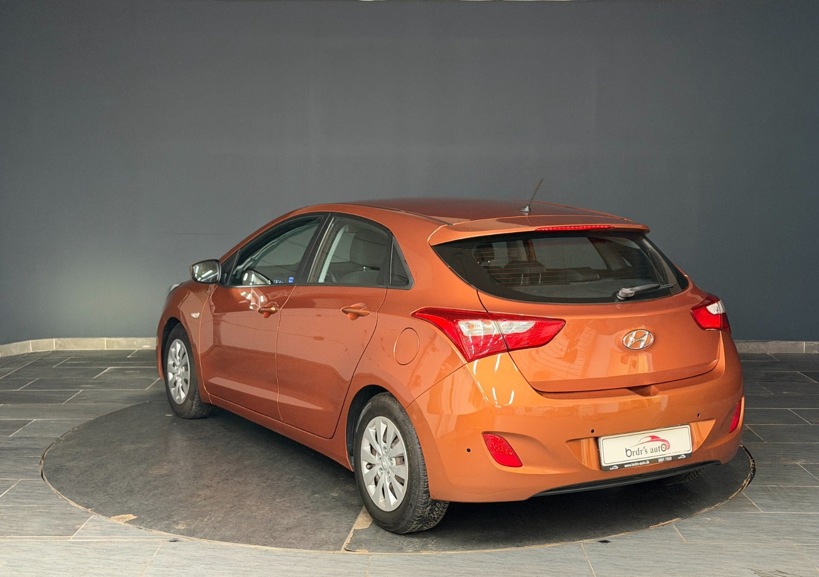 Orange Hyundai i30 fra 2015
