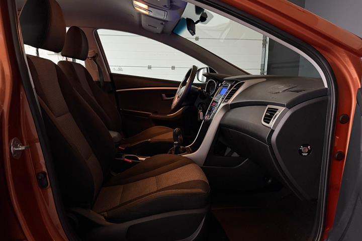 Orange Hyundai i30 fra 2015