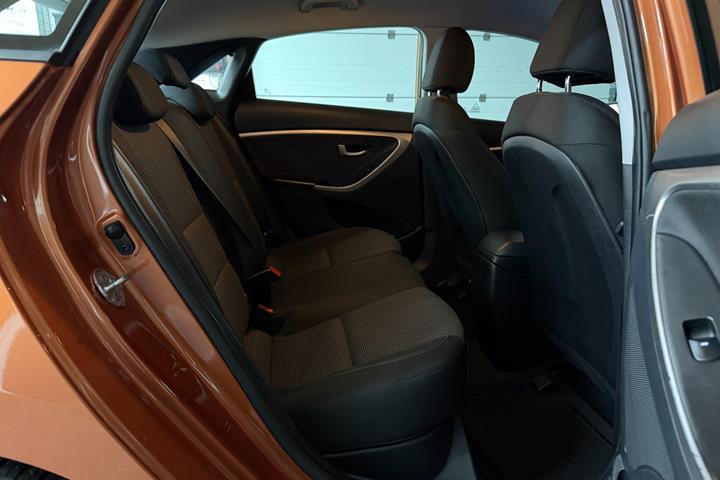 Orange Hyundai i30 fra 2015