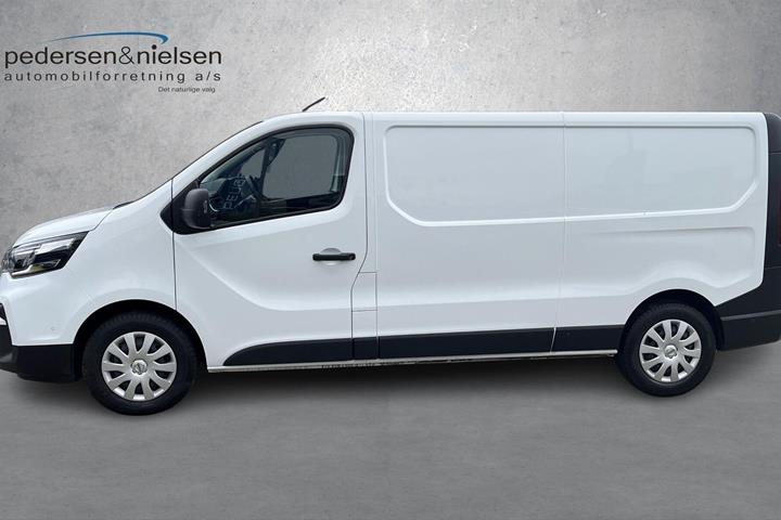 Hvid Nissan Primastar fra 2024