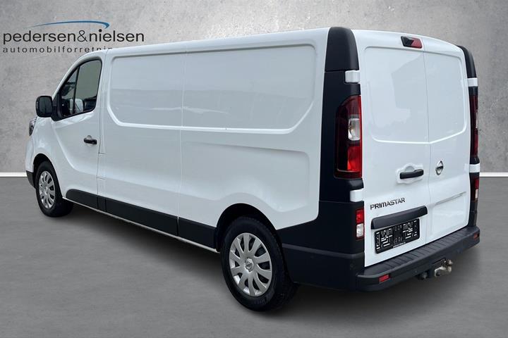 Hvid Nissan Primastar fra 2024