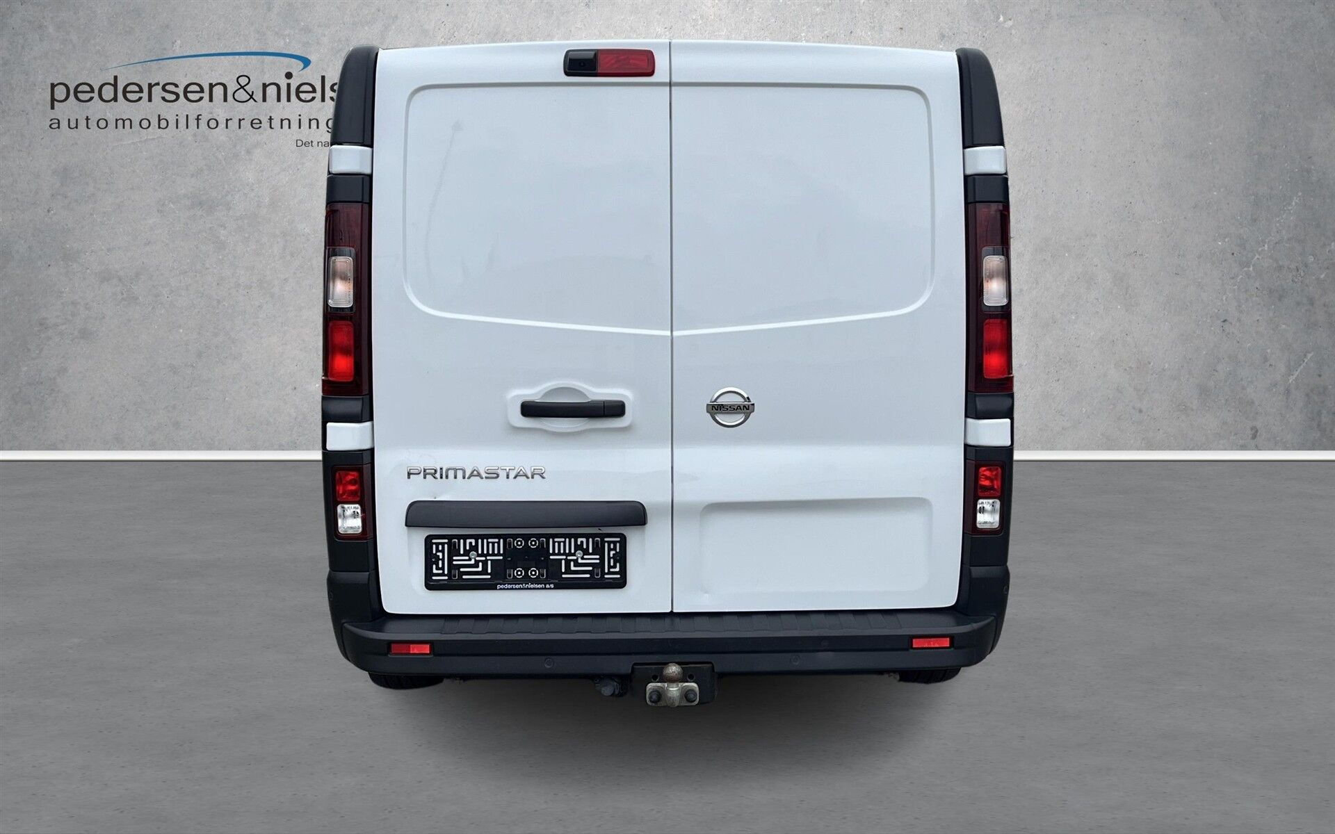 Hvid Nissan Primastar fra 2024