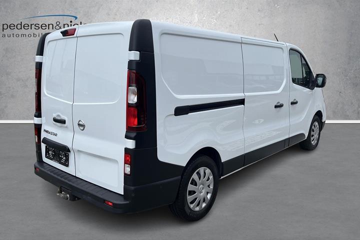 Hvid Nissan Primastar fra 2024