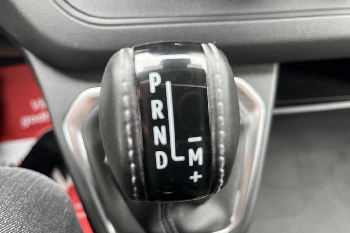Hvid Nissan Primastar fra 2024