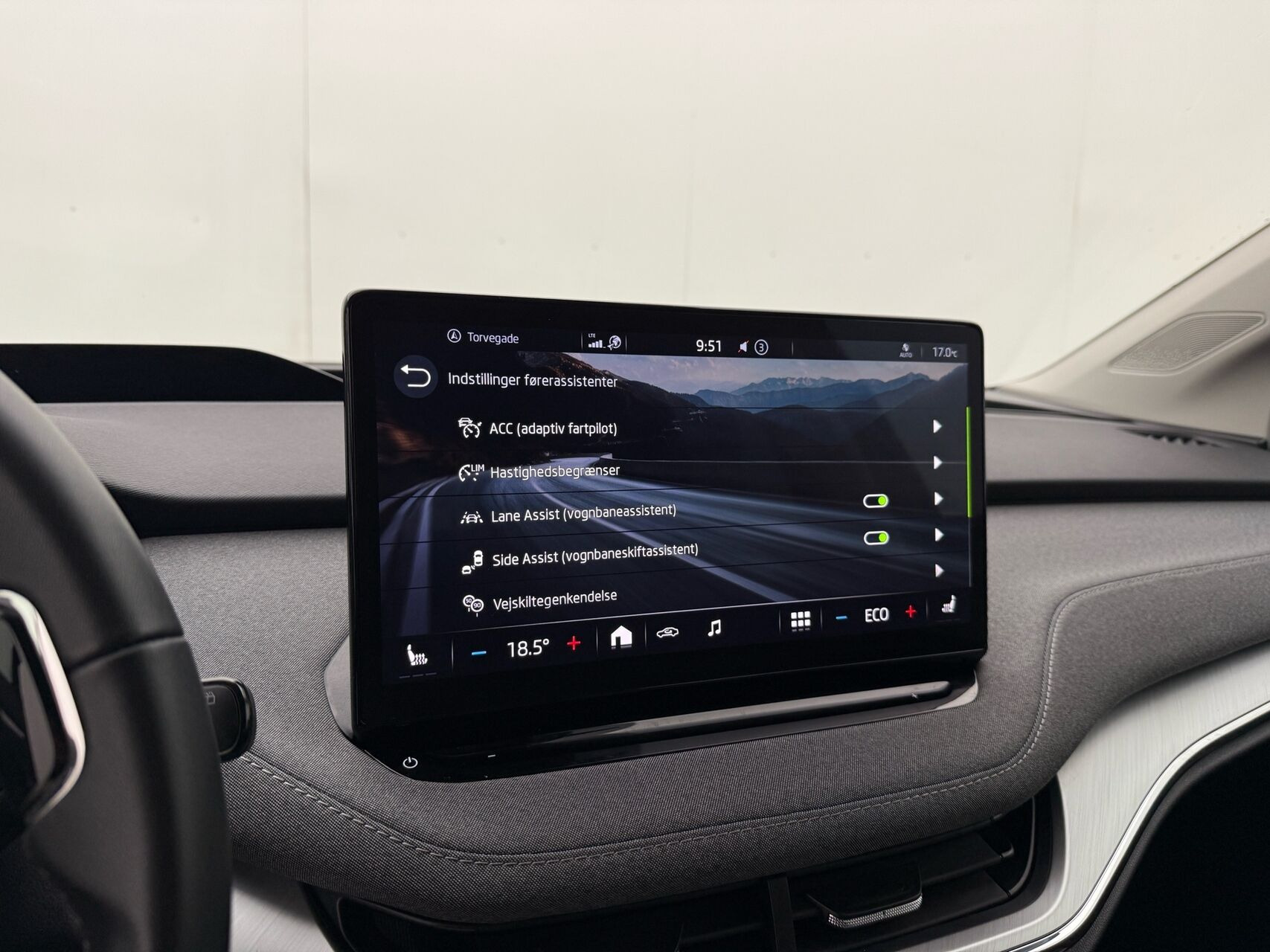 Sort Skoda Enyaq fra 2023