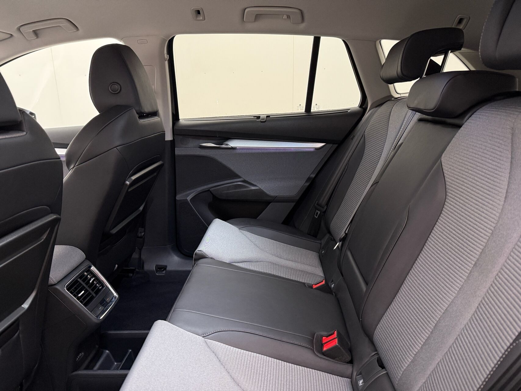 Sort Skoda Enyaq fra 2023