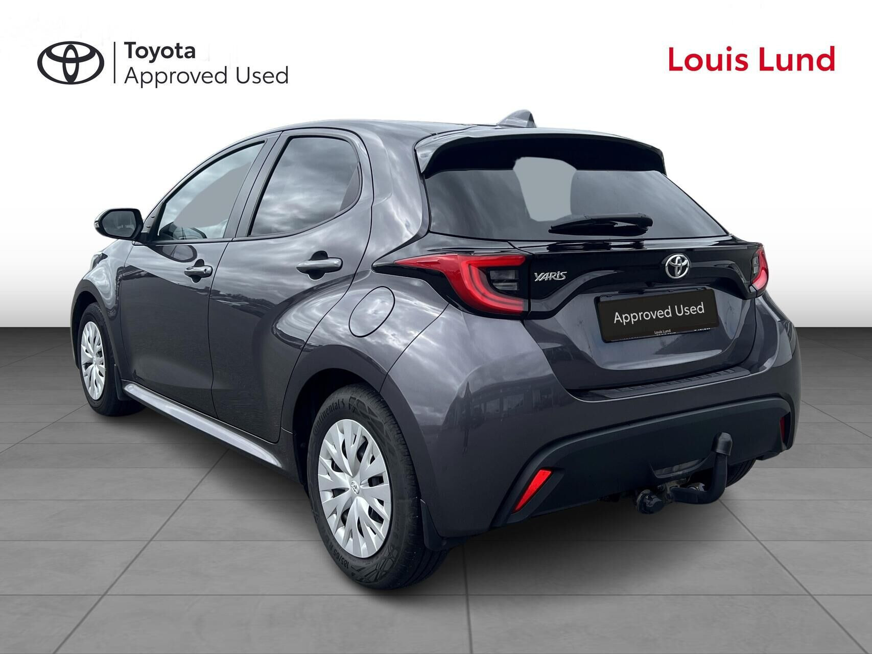 Grå Toyota Yaris fra 2021