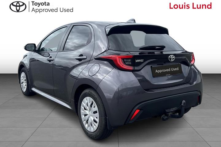 Grå Toyota Yaris fra 2021