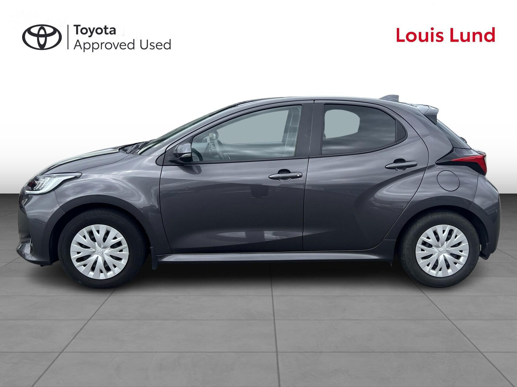 Grå Toyota Yaris fra 2021