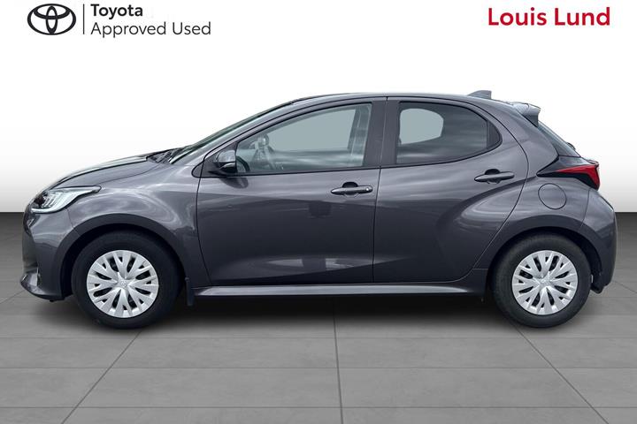 Grå Toyota Yaris fra 2021