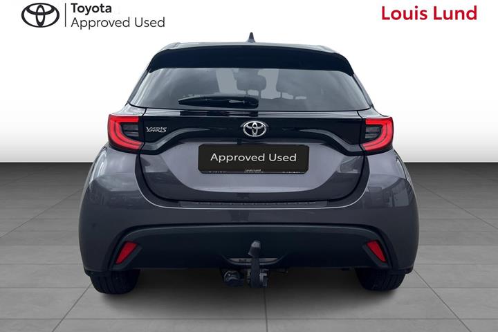 Grå Toyota Yaris fra 2021