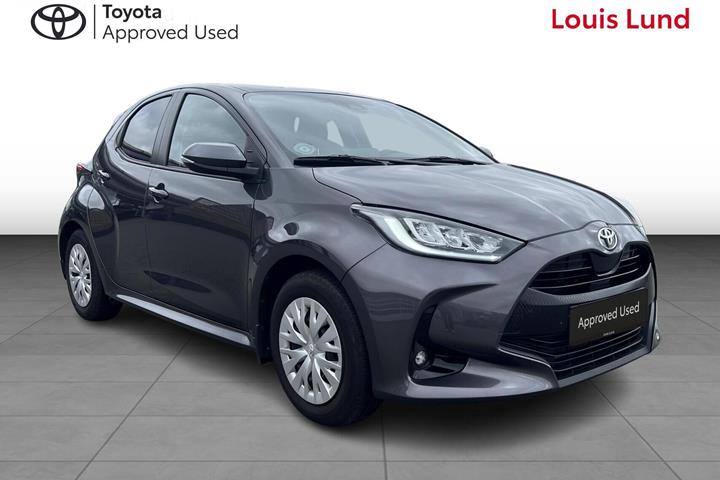 Grå Toyota Yaris fra 2021