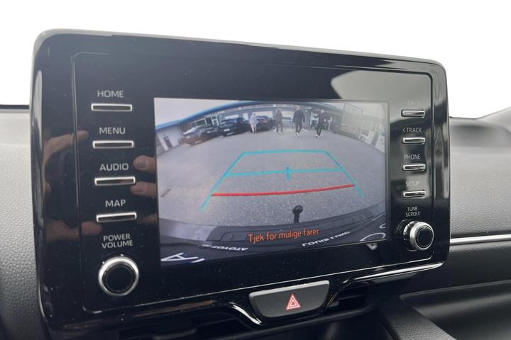 Grå Toyota Yaris fra 2021