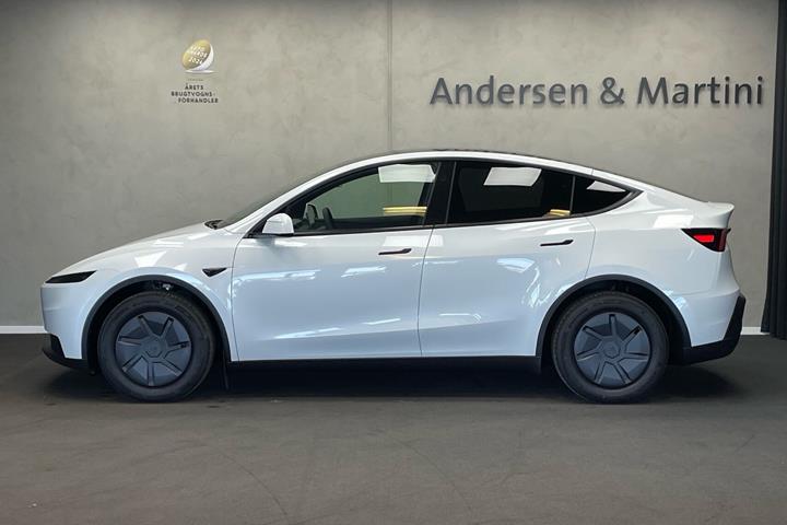 Hvid Tesla Model Y fra 2026