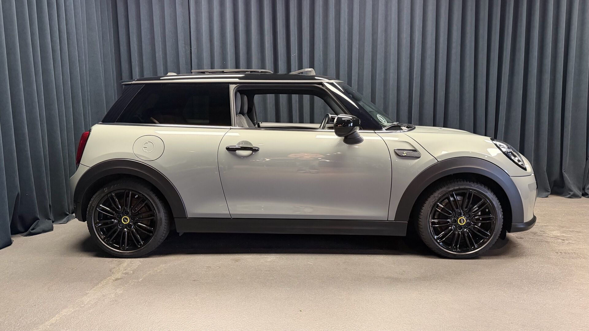 Grå Mini Cooper fra 2022