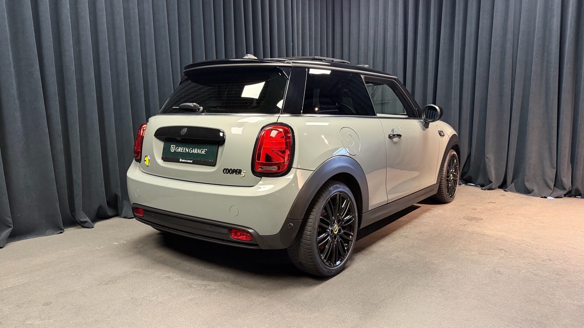 Grå Mini Cooper fra 2022