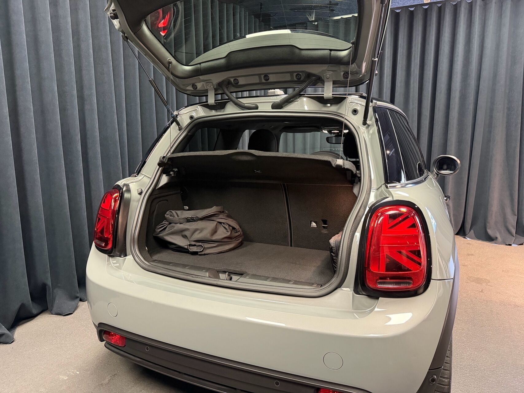 Grå Mini Cooper fra 2022