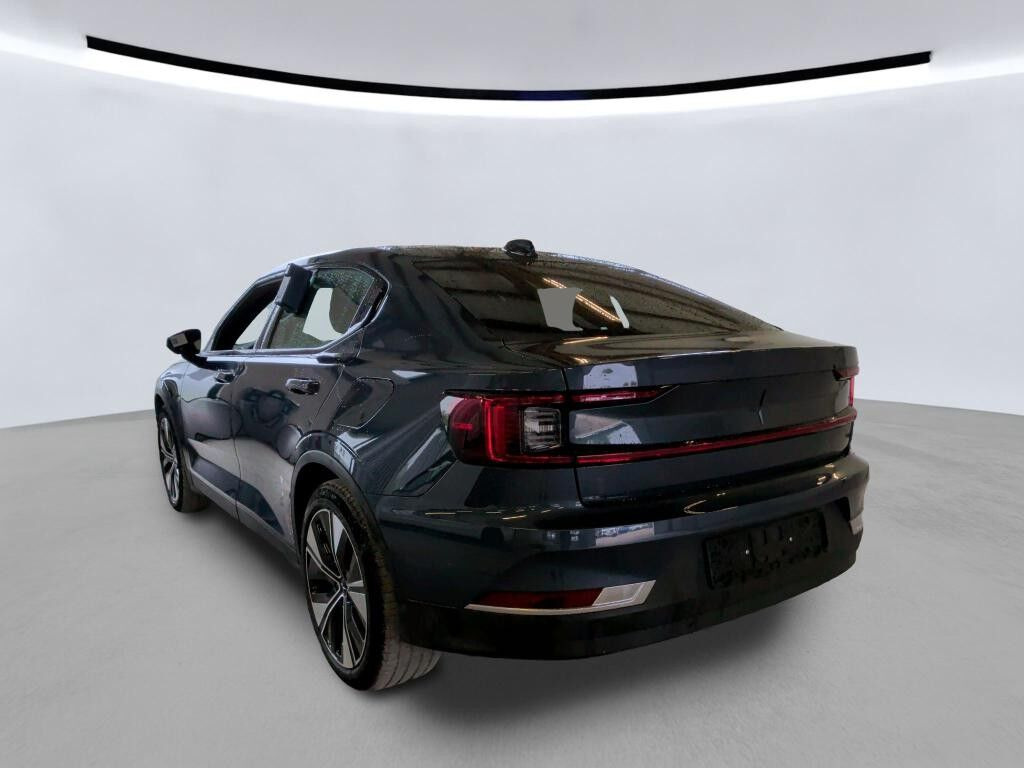 Blå Polestar 2 fra 2023