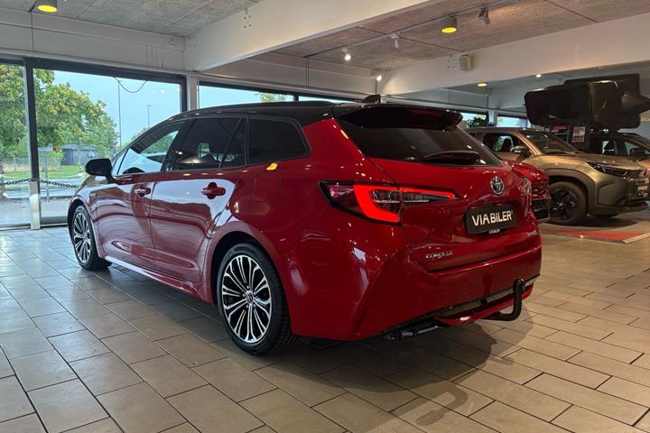 Rød Toyota Corolla fra 2020
