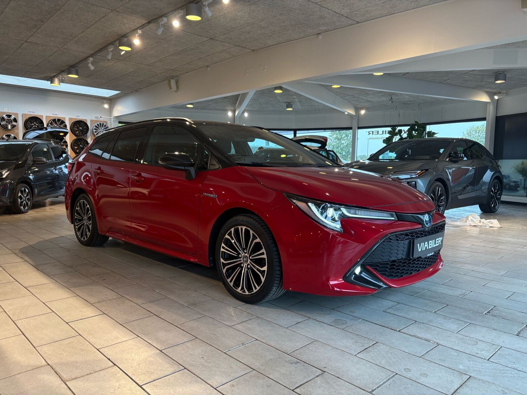 Rød Toyota Corolla fra 2020