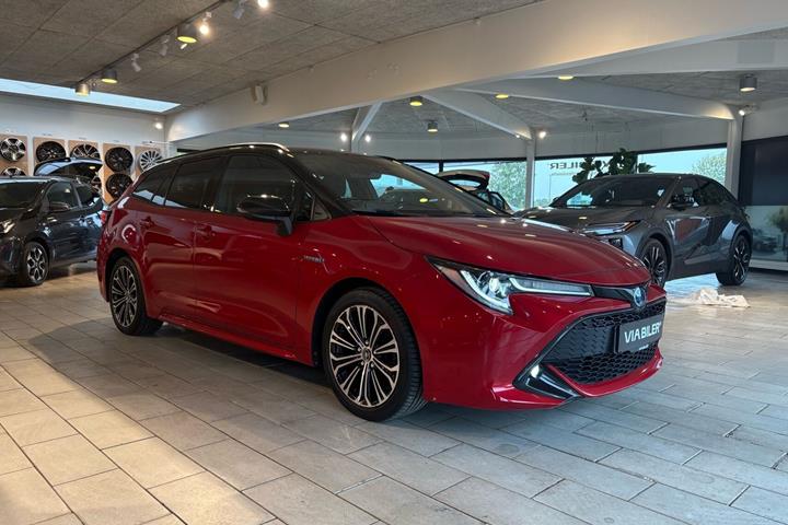 Rød Toyota Corolla fra 2020
