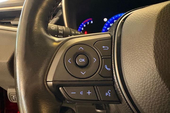 Rød Toyota Corolla fra 2020