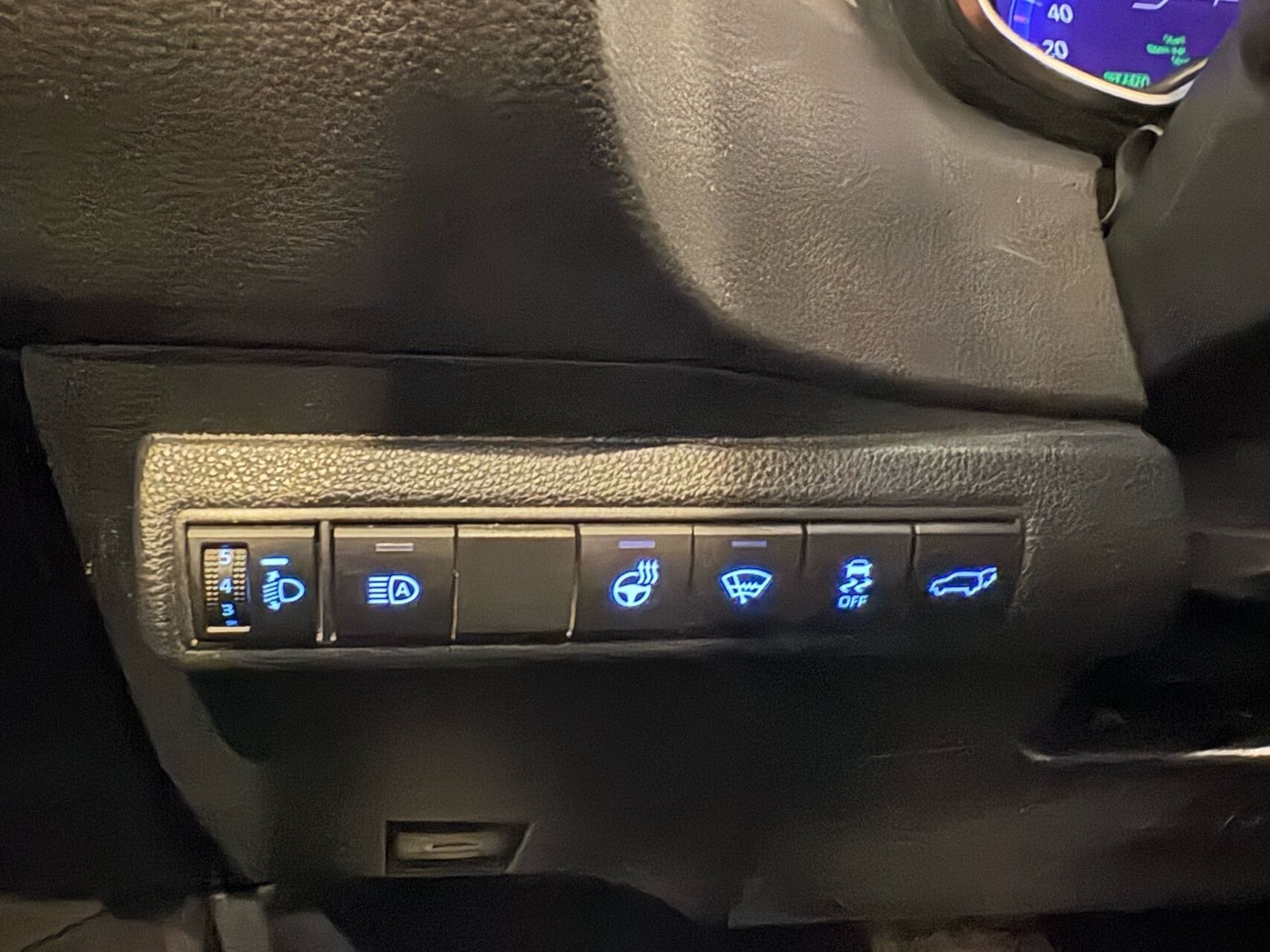 Rød Toyota Corolla fra 2020