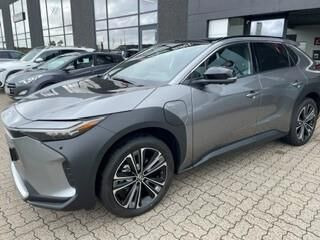 Grå Toyota BZ4X fra 2026