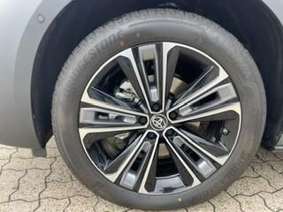 Grå Toyota BZ4X fra 2026