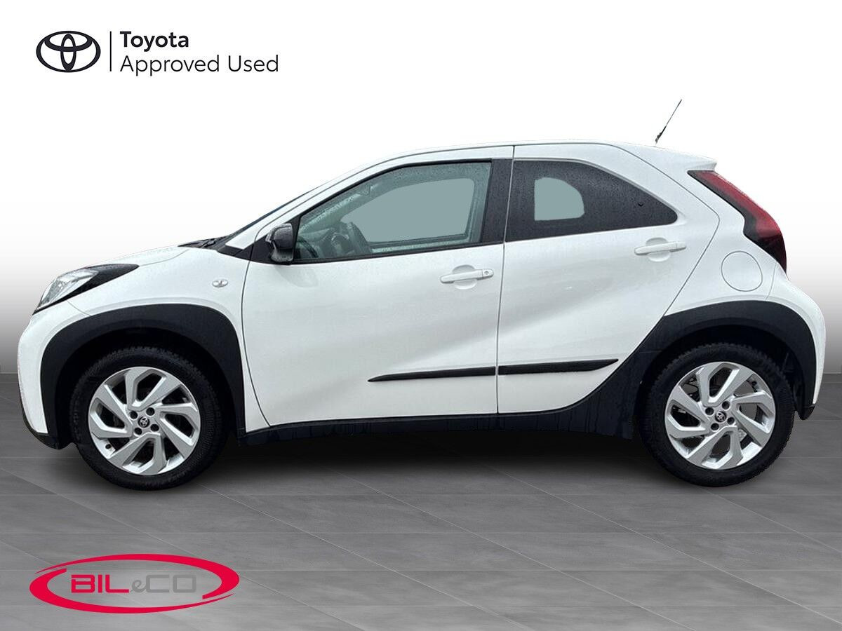 Hvid Toyota Aygo X fra 2023