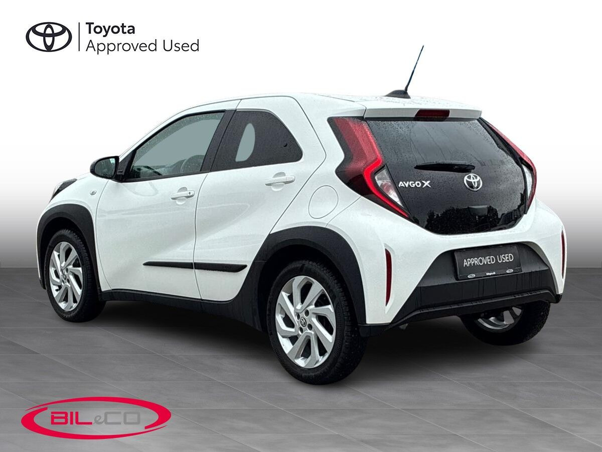 Hvid Toyota Aygo X fra 2023