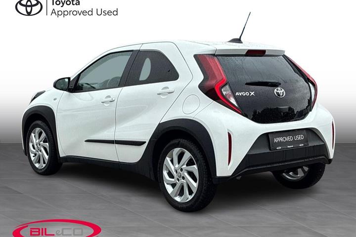 Hvid Toyota Aygo X fra 2023