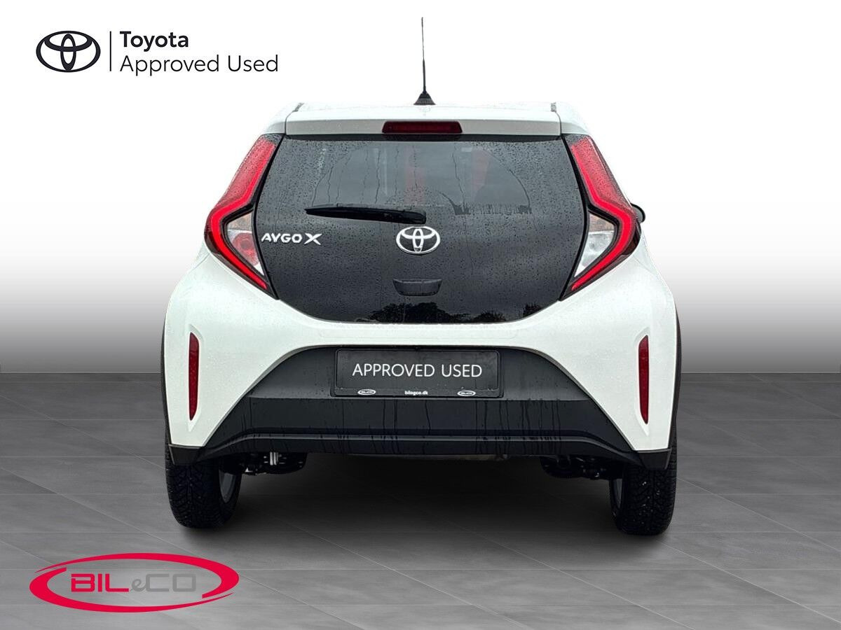 Hvid Toyota Aygo X fra 2023