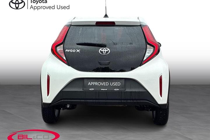 Hvid Toyota Aygo X fra 2023