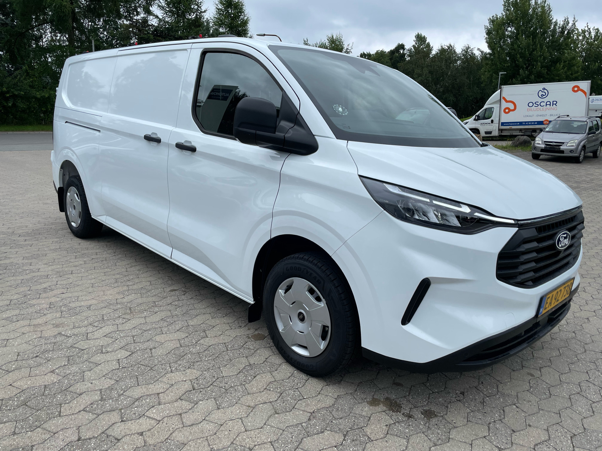 Hvid Ford Transit Custom fra 2024
