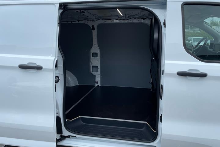 Hvid Ford Transit Custom fra 2024