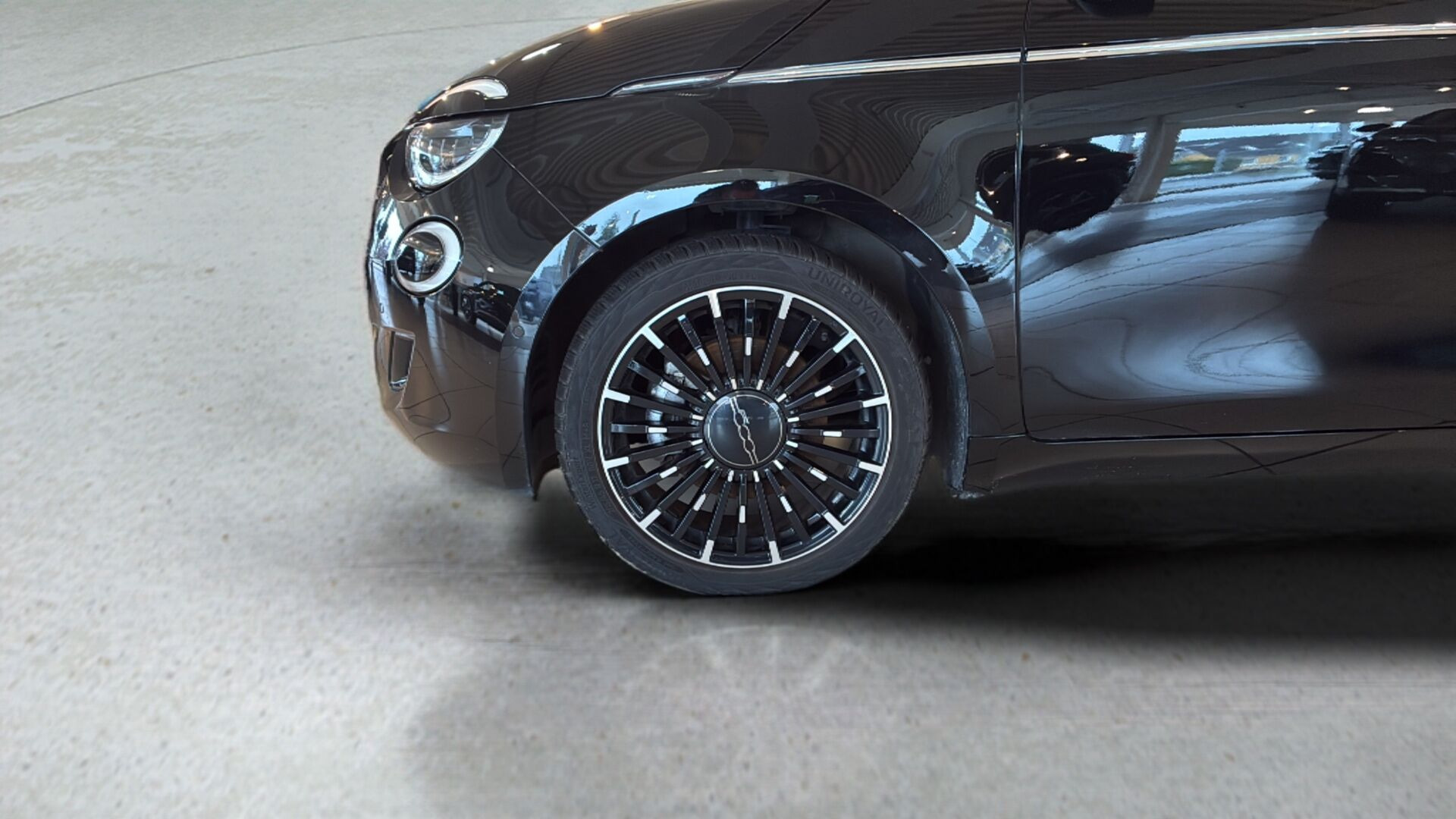 Sort Fiat 500e fra 2024