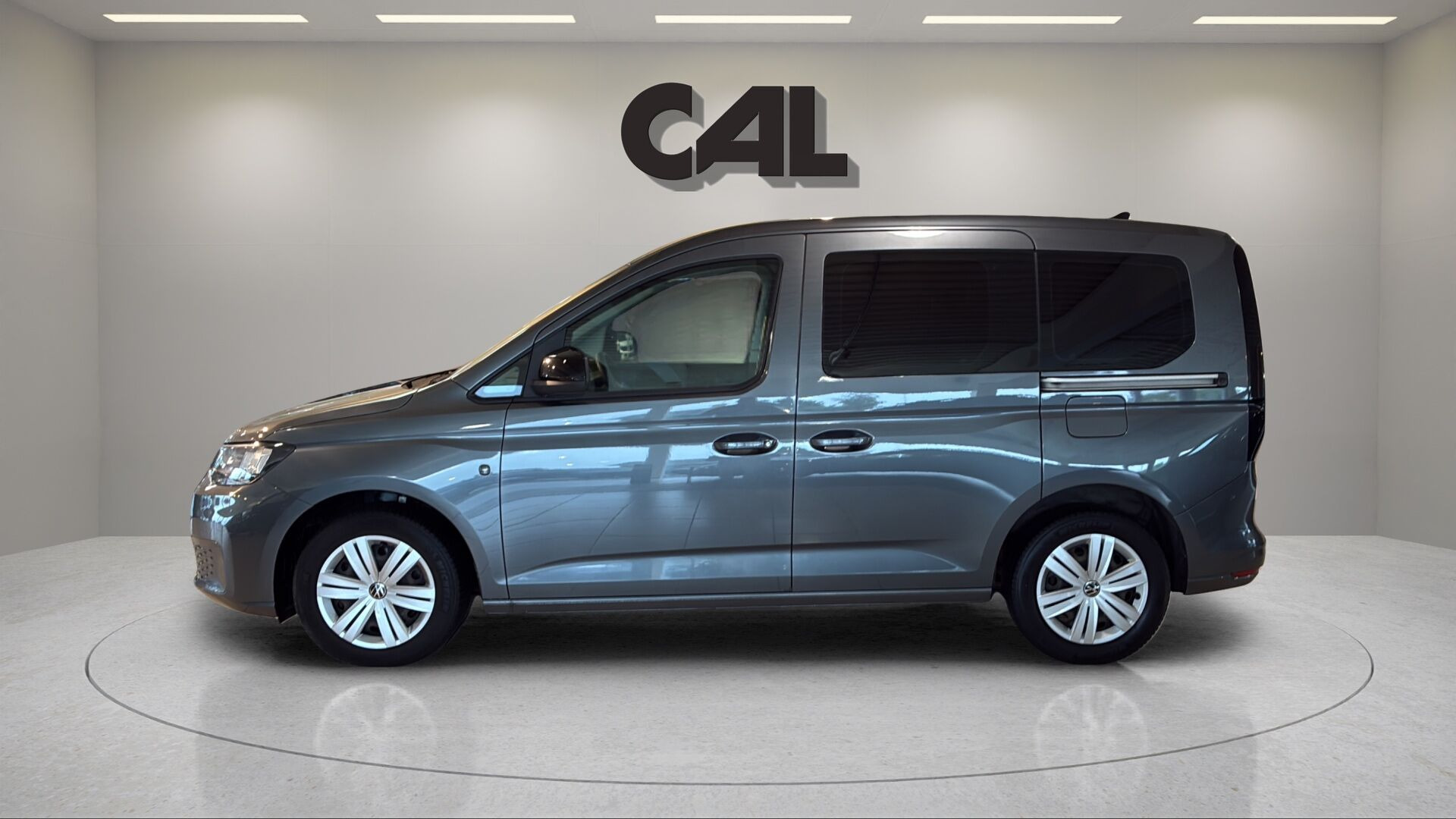 Grå VW Caddy fra 2021