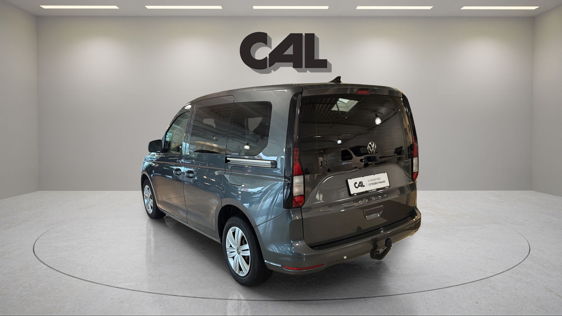 Grå VW Caddy fra 2021