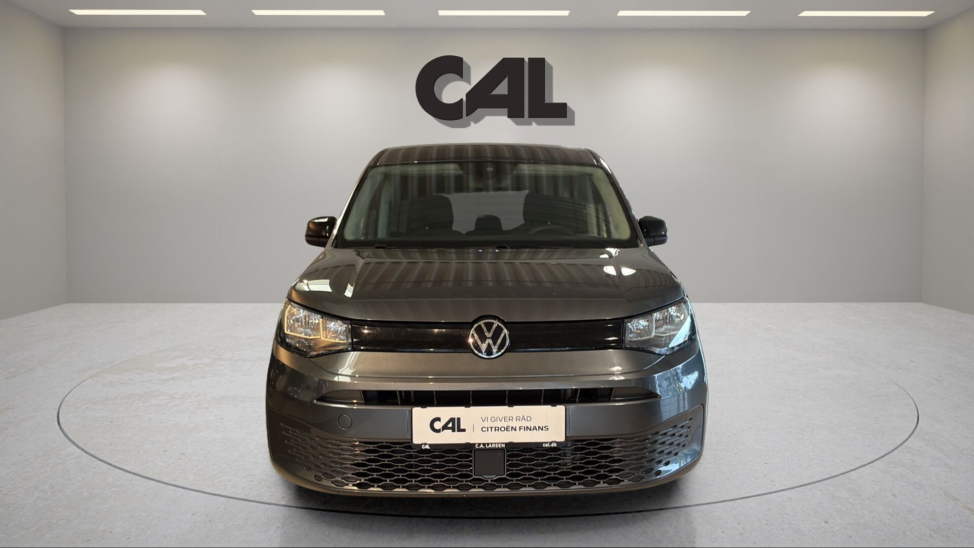 Grå VW Caddy fra 2021